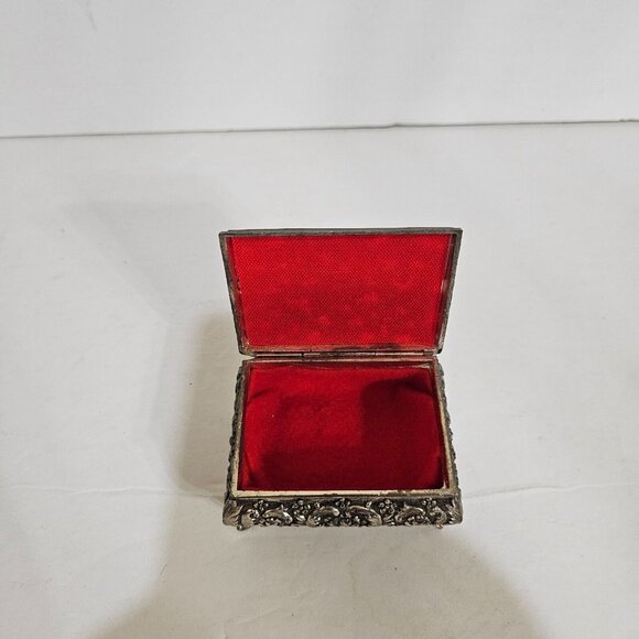 Vintage Etched Silver Tone Trinket/Jewelry Box with 4 Legs - Elegant Design - Picture 3 of 6